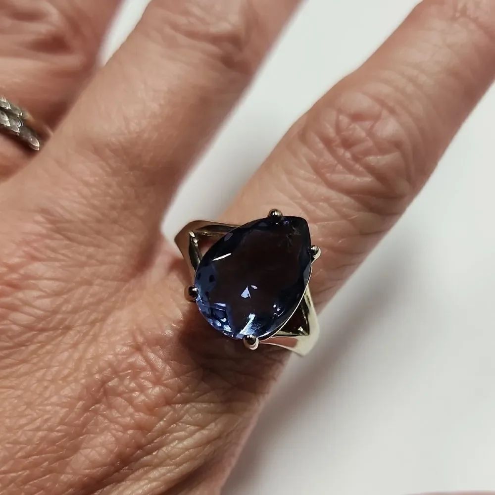 18KGE Ring Size 9